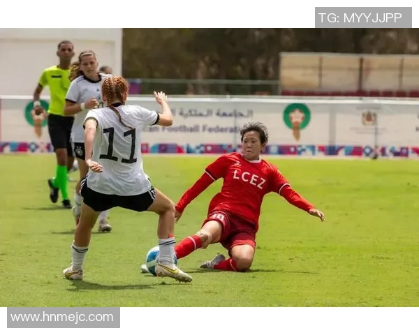 足球星萌娃鼓掌聚焦:点亮青春梦想舞台